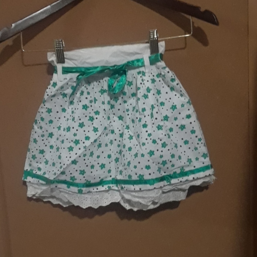 Cute skirt.
